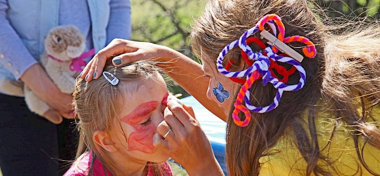 Kinderschminken beim Heidefest © Martin Strutzenberger