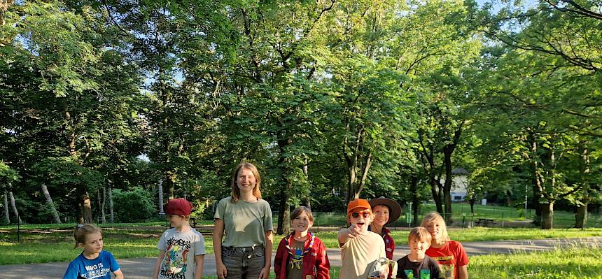 Die jungen Pfadfinder:innen entdeckten heute allerlei Tiere im Begrischpark. © FdPH/B. Sabek