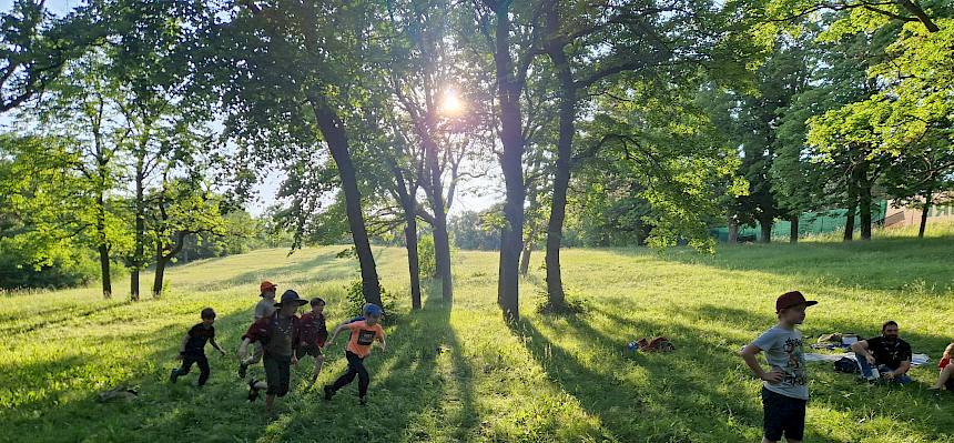 Eine schnelle Runde „Wo ist mein Ziesel?“ war der perfekte Ausklang für die Naturführung in den Begrischpark. © FdPH/B. Sabek