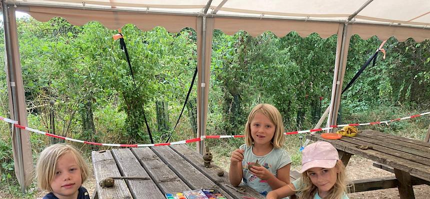 Am Donnerstag bastelten wir aus Ton verschiedene Figuren, unter anderem auch großartige Waldgeister. © FdPH/N. Petermair