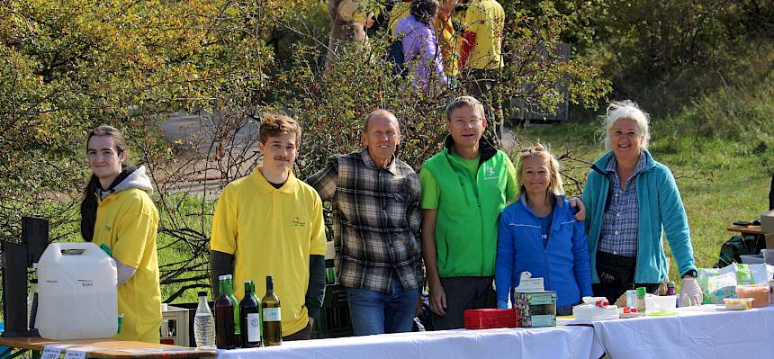 Das fleißige Team bei pikanten Broten, Most und Wein - vielen Dank für Eure tolle Hilfe! © FdPH/F. Hohn