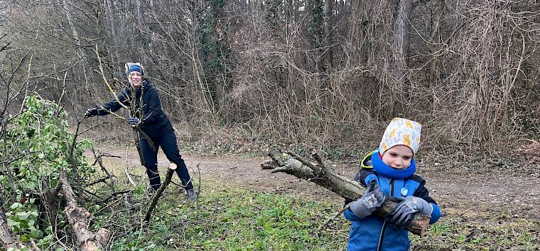 Auch dieser junge Mann leistete heute einen tollen Beitrag zum Erhalt der biologischen Vielfalt in Perchtoldsdorf. © FdPH/A. Mrkvicka