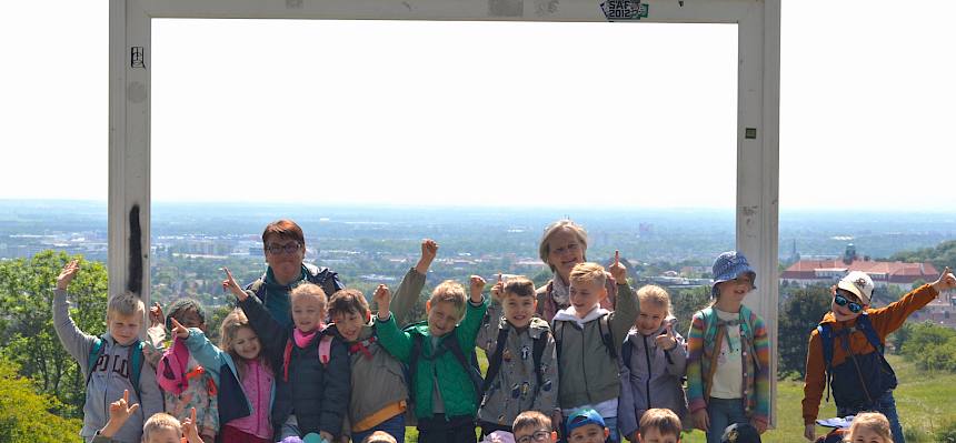 Das großartige Wetter bei der Heide-Exkursion genossen die Kinder der 1b der VS Roseggergasse. © FdPH/F. Litzelmann