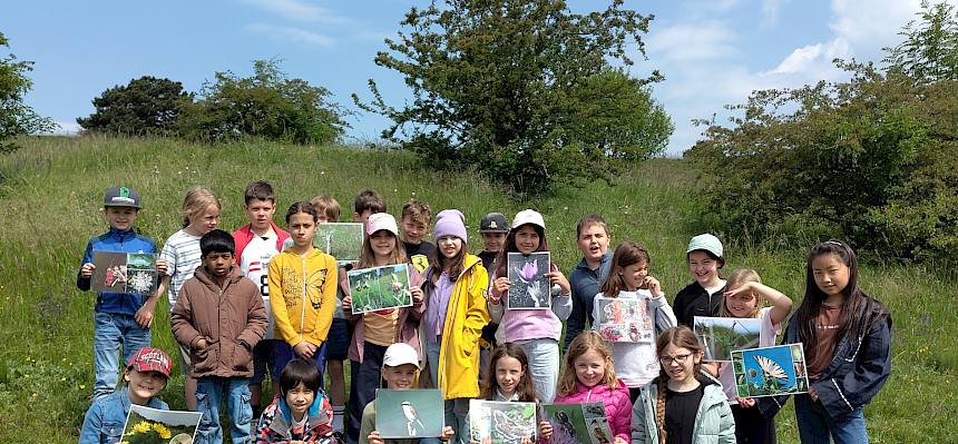 Die Schüler:innen der 3c der VS Roseggergasse beim Heide-Schulprojekt. © FdPH/J. Fischer