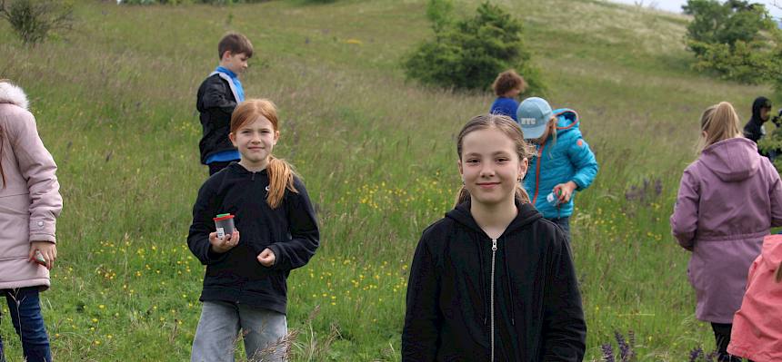 Die Becherlupensuche machte den Schüler:innen großen Spaß... © FdPH/F. Hohn