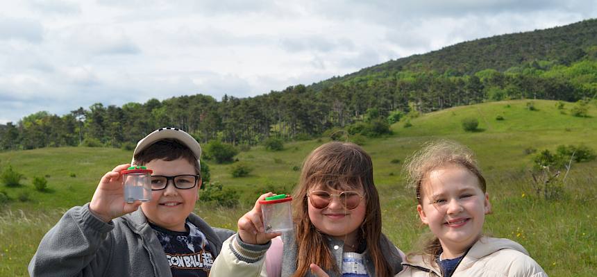 Besonders wichtig war die Sensibilisierung der Kinder für den achtsamen Umgang mit der Natur, denn die Heide zählt mit rund 160.000 Besucher:innen jährlich zu den meistgenutzten Naherholungsgebieten der Region. © FdPH/F. Litzelmann