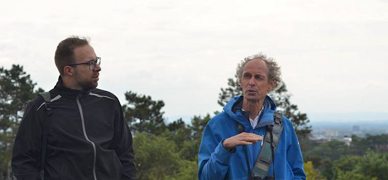 Biologe Thomas Zuna-Kratky (NuP Kamptal) - Spezialist für Heuschrecken und Ornithologie - hat auch schon auf der Perchtoldsdorfer Heide Arten erhoben. © FdPH/F. Litzelmann