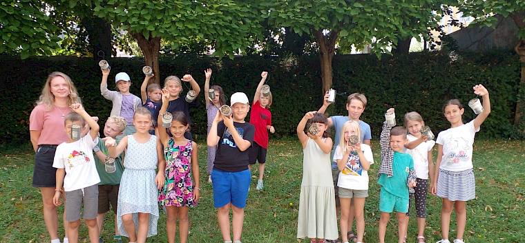 16 Kinder aus Perchtoldsdorf bastelten beim heutigen Ferienspiel ihre eigene Wildbienen-Nisthilfe. © FdPH/N. Elek