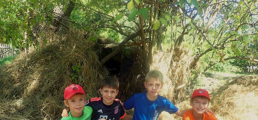 Im Bildungsgarten, unserem Basislager, wurden Tipis gebaut...  © FdPH/S. Girsch