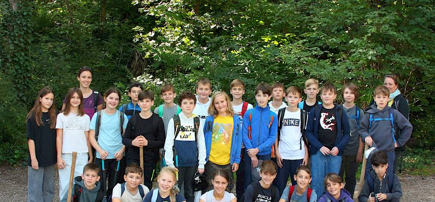 Schüler:innen der 2F des BG/BRG Perchtoldsdorf bei der Heidepflegewoche © FdPH/A. Mrkvicka