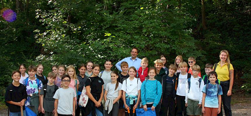 Schüler:innen der 2G des BG/BRG Perchtoldsdorf bei der Heidepflegewoche © FdPH/A. Mrkvicka