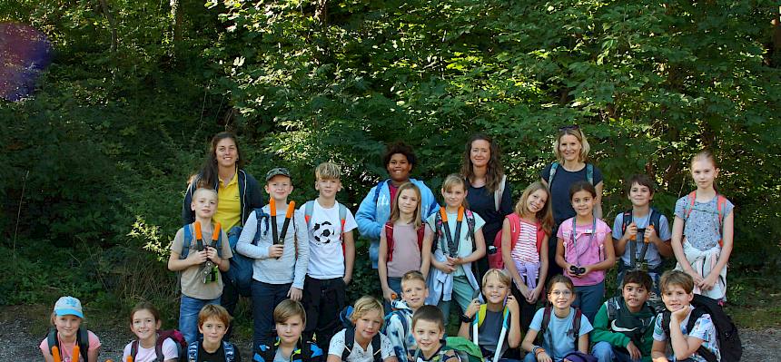 Schüler:innen der 4b der VS Sebastian-Kneippgasse bei der Heidepflegewoche © FdPH/A. Mrkvicka