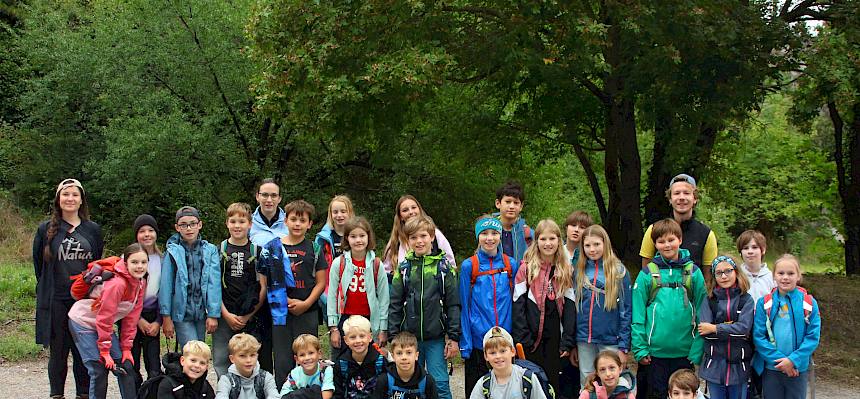 Schüler:innen der 1D des BG/BRG Perchtoldsdorf bei der Heidepflegewoche © FdPH/A. Mrkvicka