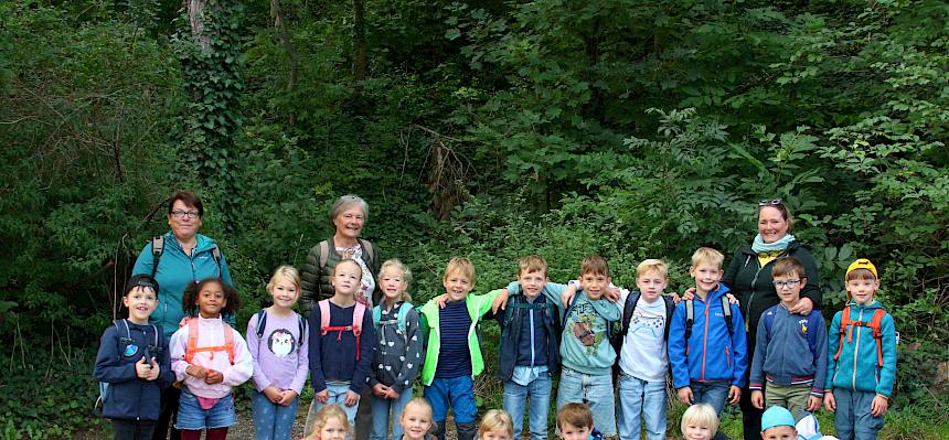 Schüler:innen der 2b der VS Rosegger-Gasse bei der Heidepflegewoche © FdPH/A. Mrkvicka