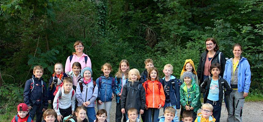 Schüler:innen der 2c der VS Rosegger-Gasse bei der Heidepflegewoche © FdPH/A. Mrkvicka