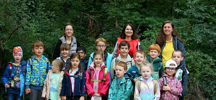 Schüler:innen der 1c der VS Sebastian-Kneipp-Gasse bei der Heidepflegewoche © FdPH/A. Mrkvicka