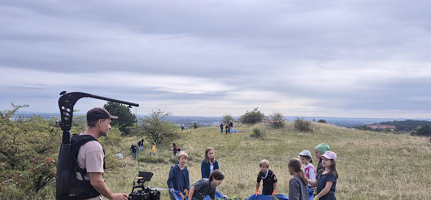Heute war auch ein Kamerateam dabei und filmte unsere Pflegearbeiten, um einen Geburtstagsfilm für die Naturschutzstiftung Blühendes Österreich zu drehen. © FdPH/L. Reimoser-Berger