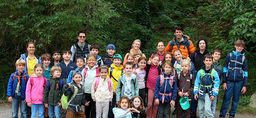Schüler:innen der MSK der VS Sebastian-Kneipp-Gasse bei der Heidepflegewoche © FdPH/A. Mrkvicka