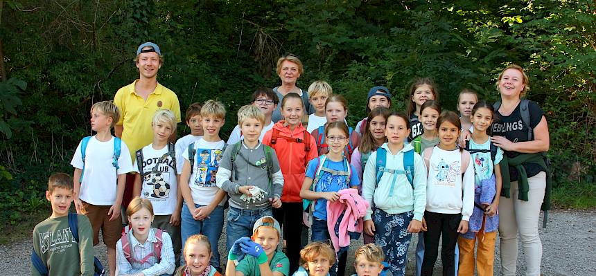 Schüler:innen der 4a der VS Roseggergasse bei der Heidepflegewoche © FdPH/A. Mrkvicka