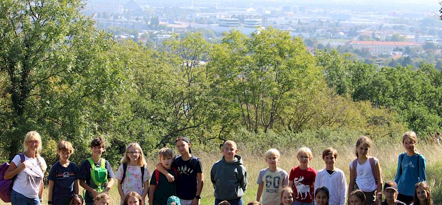 Bei traumhaften Wetter tauschte die 1b des BG/BRG Perchtoldsdorf heute die Schulbank gegen den Hochberg aus! © FdPH/F. Hohn