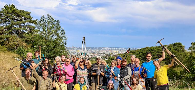Über 25 Jahre haben tausende Menschen von jung bis älter zigtausende Arbeitsstunden für die Biodiversität in Perchtoldsdorf geleistet. © FdPH/N. Novak