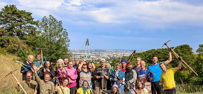 Über 25 Jahre haben tausende Menschen von jung bis älter zigtausende Arbeitsstunden für die Biodiversität in Perchtoldsdorf geleistet. © FdPH/N. Novak