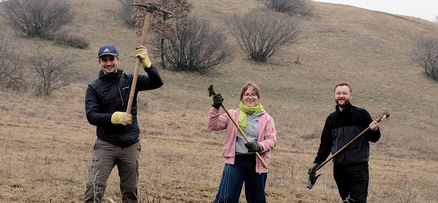 Ausgerüstet mit Krampen im Einsatz auf der Perchtoldsdorfer Heide. © LPV/J. FFischer