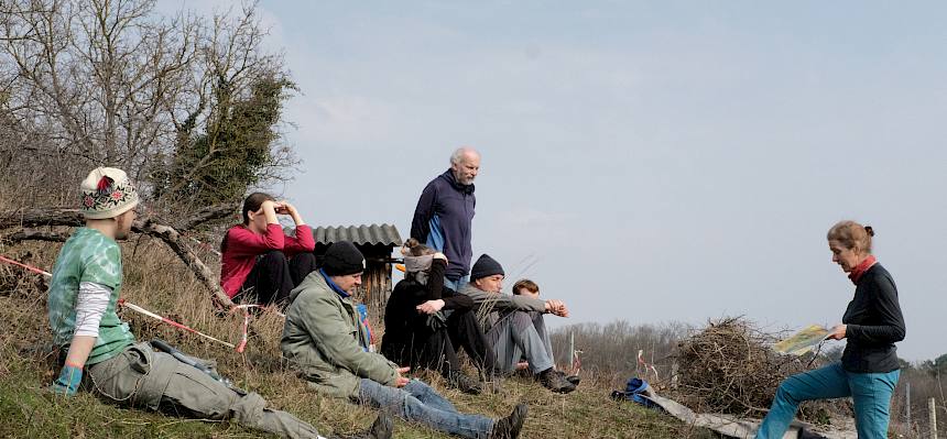 Biologin Irene erzählt Spannendes zur Geschichte des Goldbiegels. © LPV/J. FFischer