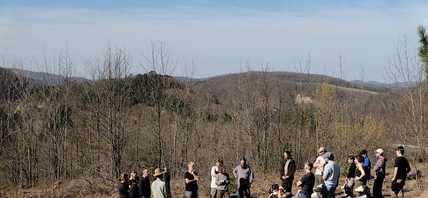 Zu Beginn gab es eine ausführliche fachliche Einführung in die heutigen Arbeitsschritte. © LPV/J. FFischer