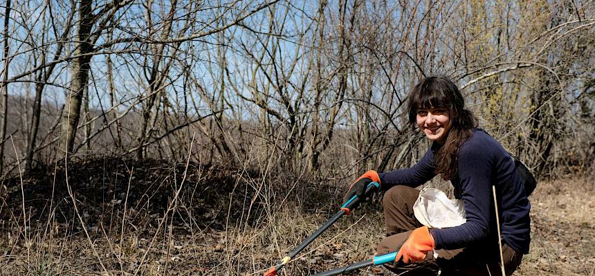 Während der Arbeiten am Teich machten sich verschiedene Gruppen daran, anderweitige Arbeiten im Gebiet zu erledigen. © LPV/J. FFischer