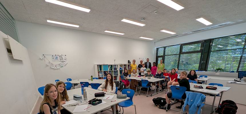 Die fleißigen Heidepfleger:innen der 1b (Teil 1 der Klasse) des BG/BRG Perchtoldsdorf. © FdPH/M. Riedel