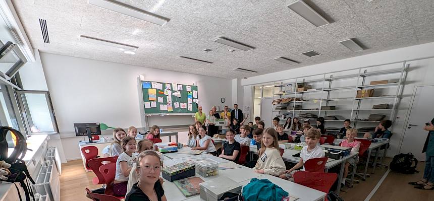 Die fleißigen Heidepfleger:innen der 1d des BG/BRG Perchtoldsdorf. © FdPH/M. Riedel