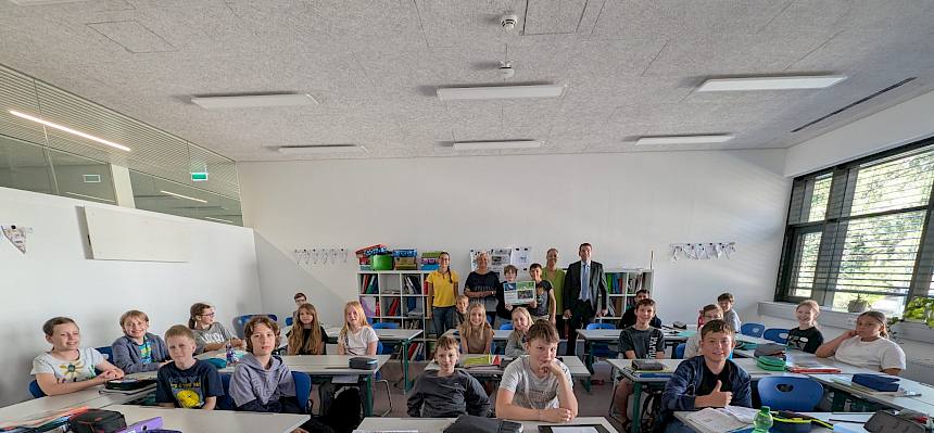 Die fleißigen Heidepfleger:innen der 1e des BG/BRG Perchtoldsdorf. © FdPH/M. Riedel