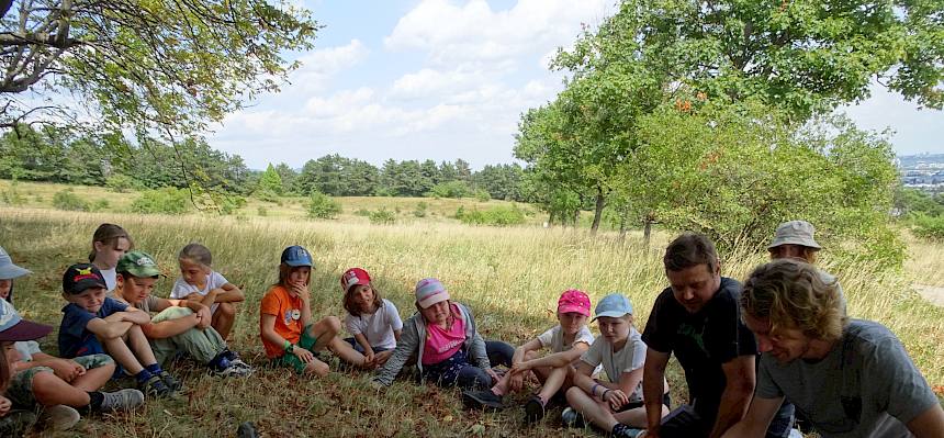 Am Montagnachmittag besuchten wir unsere Biologen Norbert und Felix und schauten ihnen beim Zieselmonitoring über die Schulter. © FdPH
