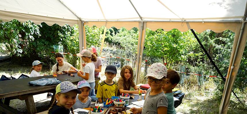 Den Donnerstag verbrachten wir wieder im Bildungsgarten und auf der Heide und es stand viel Zeit zum frei Spielen zur Verfügung! © FdPH